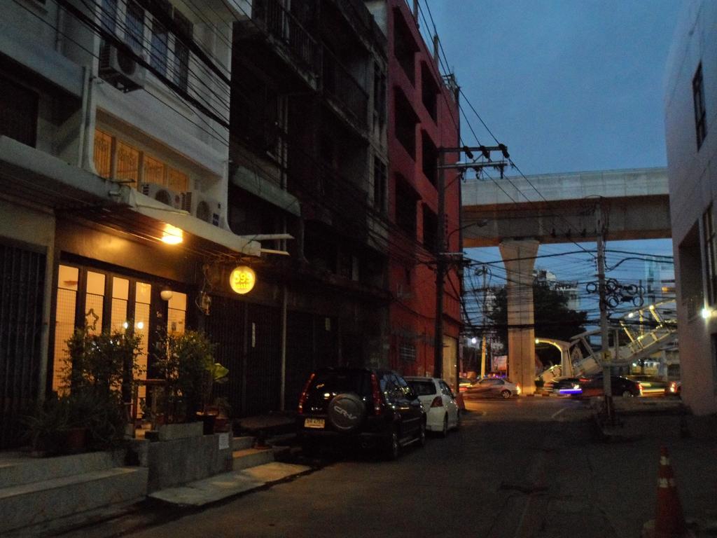 Need Sleep Hostel Bangkok Exterior foto